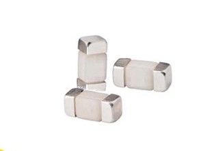 Qualität  Withstand Inrush CQ24LT 002 6.1x2.6mm Ceramic Time Lag Chip Fuse 2A 350V 6125 For LED Lighting Overcurrent Protection Fabrik