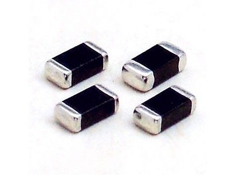 5750 5650 Oberflächenberg-mehrschichtige Metalloxid-Varistoren MLV MVR2220-391G 5.7x5mm 391V 500A Ausgleichstrom-Überspannungsschutze