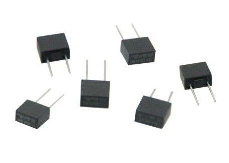PWB CCC-CQC PSE verbleite radialkastenförmige verlangsamen Schlag-Miniatursicherung MST 002 2A 250VAC 300V 400V 8.35x7.7mm